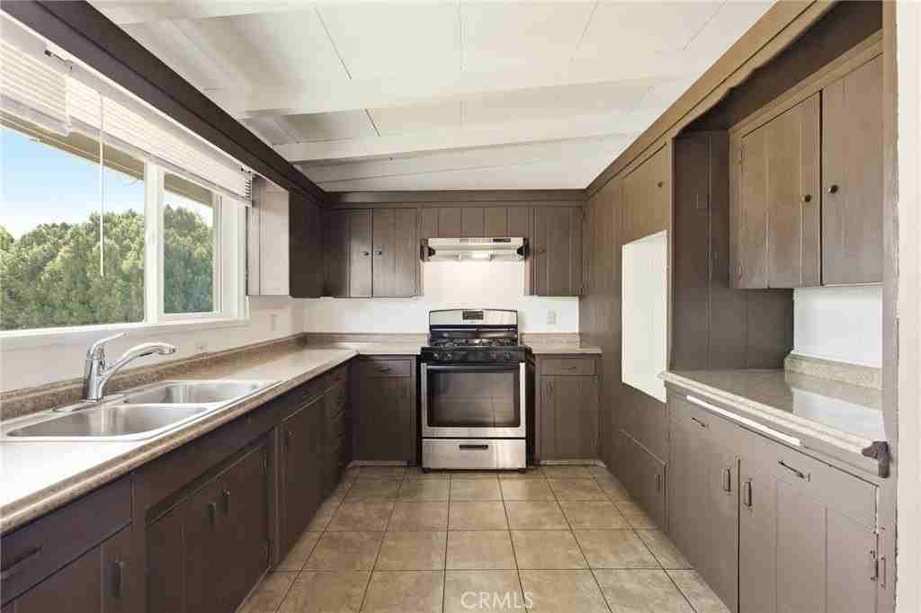 40861 Whittier Ave - Photo 6 of 38