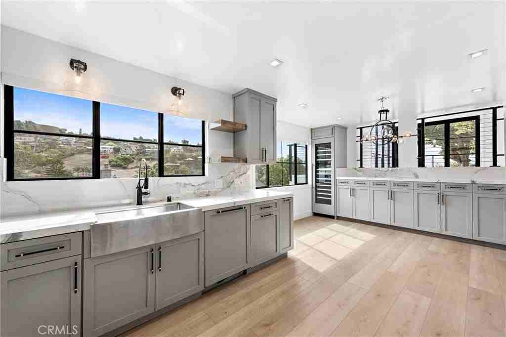 980 Meadowlark Ln - Photo 6 of 27