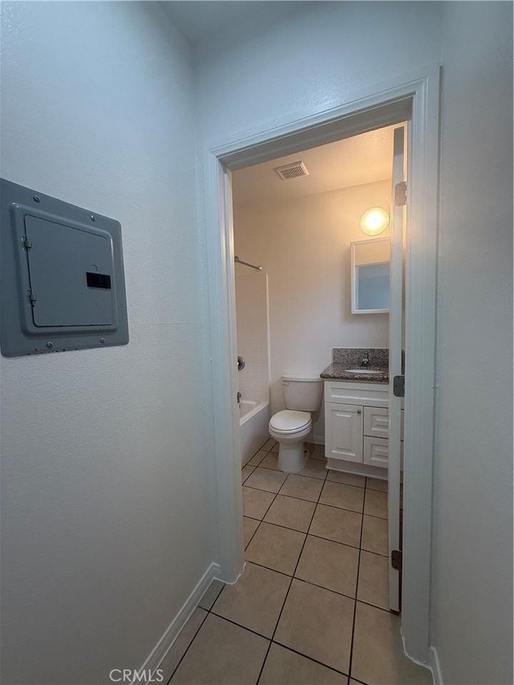 1131 Saint Louis Ave #9 - Photo 7 of 12