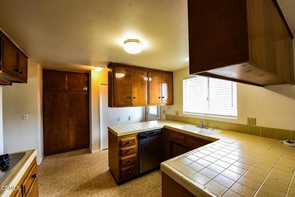 2320 Norwic Pl - Photo 7 of 23