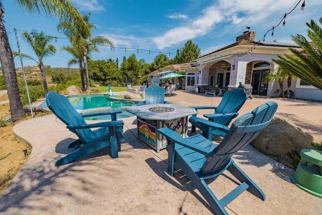 15263 Presilla Dr - Photo 3 of 50