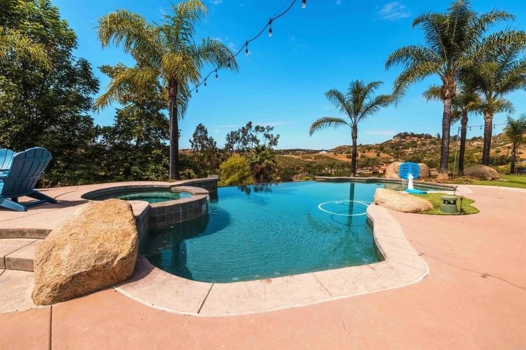 15263 Presilla Dr - Photo 4 of 50