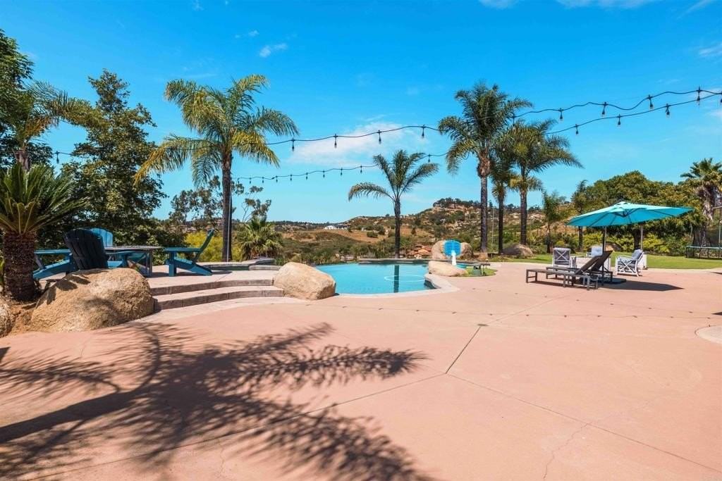 15263 Presilla Dr - Photo 5 of 50