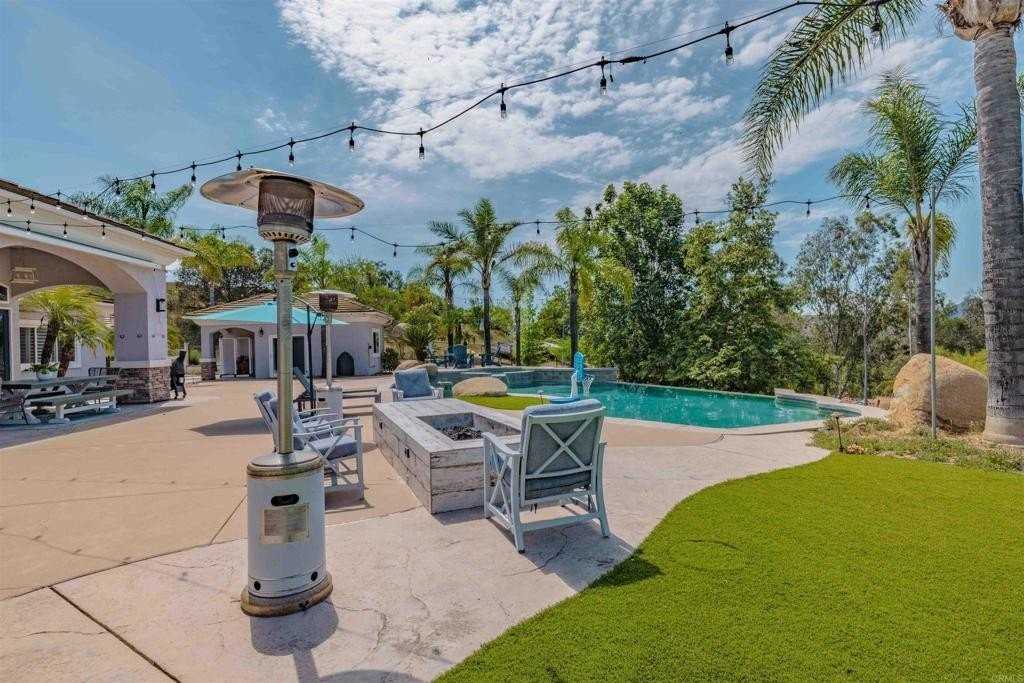 15263 Presilla Dr - Photo 6 of 50