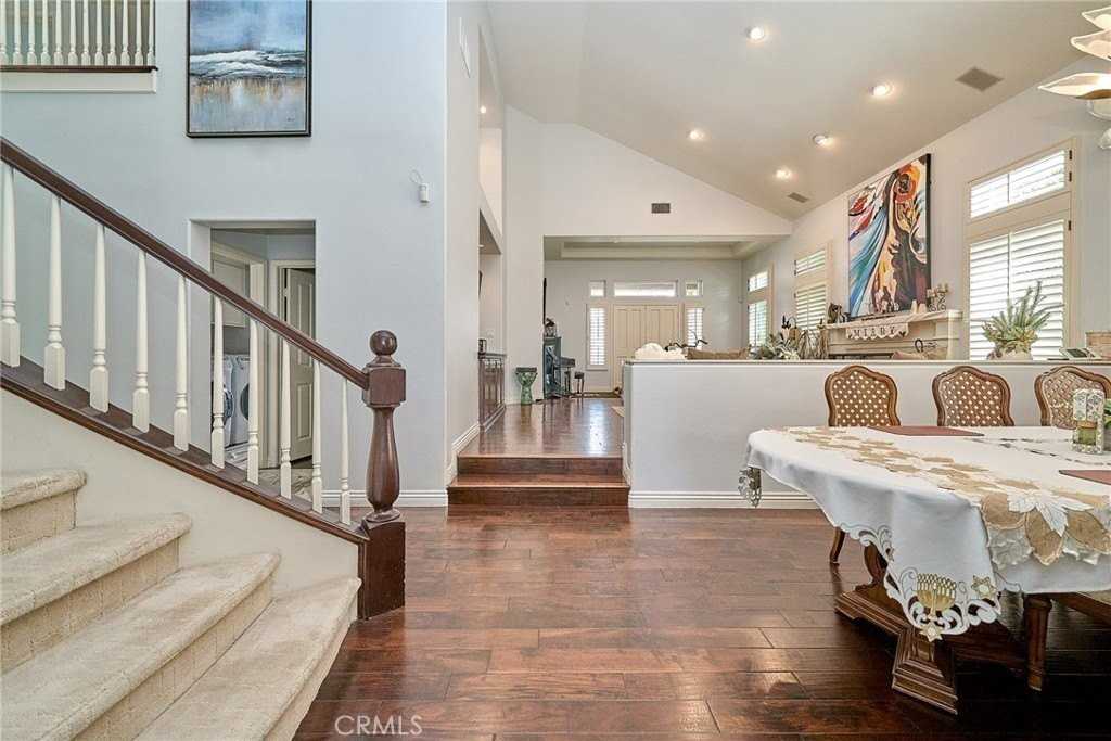 2620 Cypress Pt - Photo 5 of 39