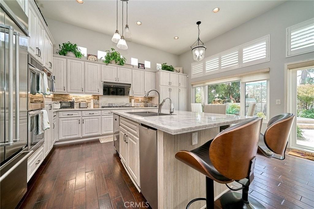 2620 Cypress Pt - Photo 6 of 39