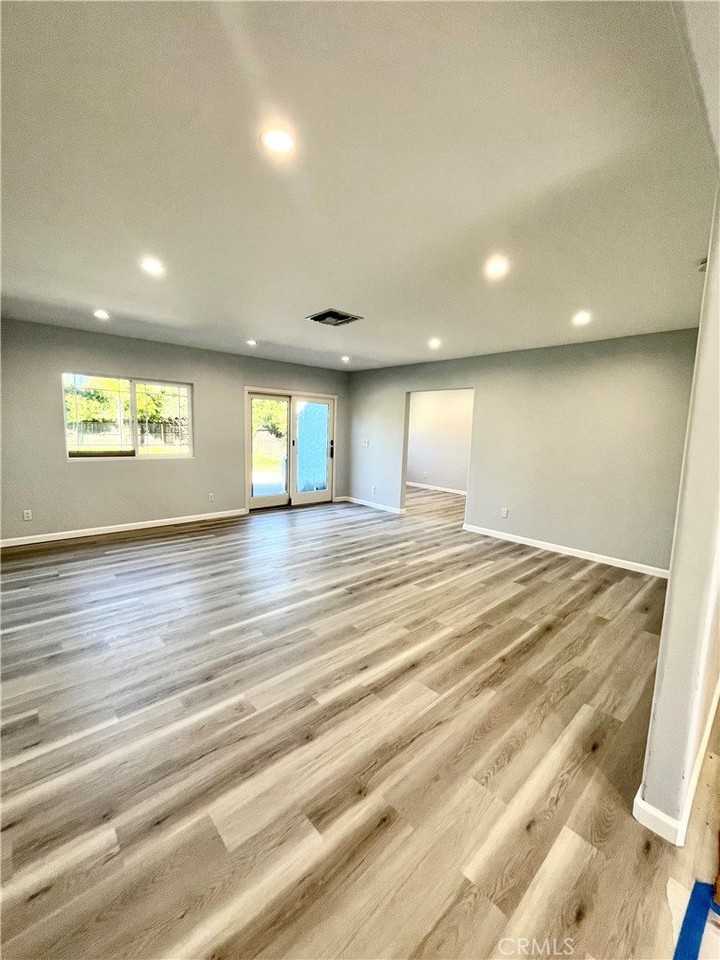 15853 Stare St - Photo 2 of 12