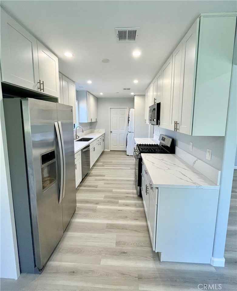 15853 Stare St - Photo 4 of 12