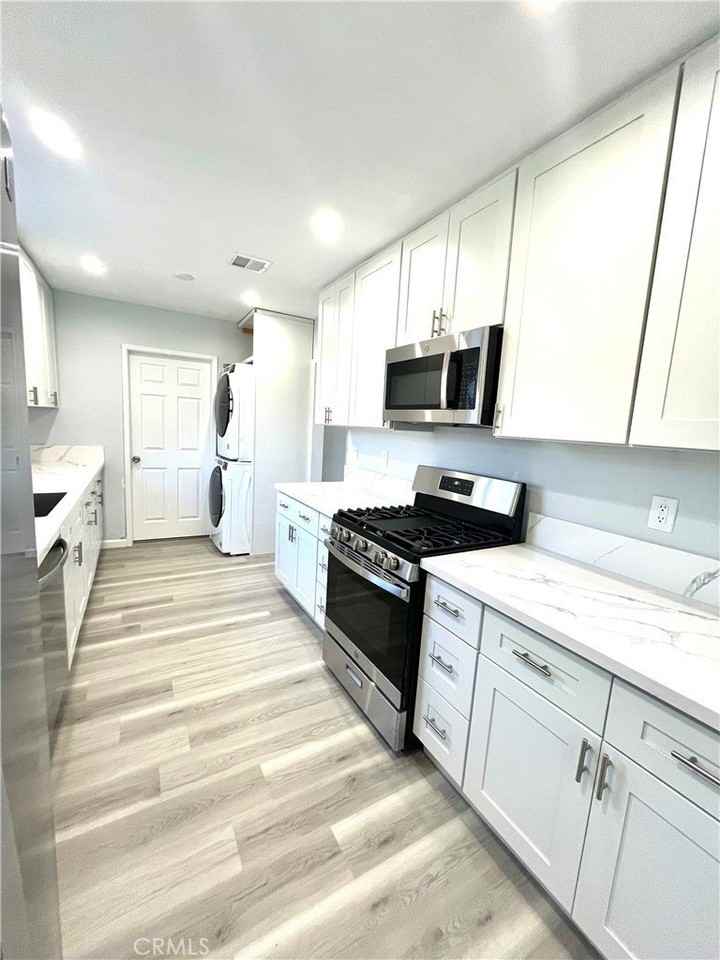 15853 Stare St - Photo 5 of 12