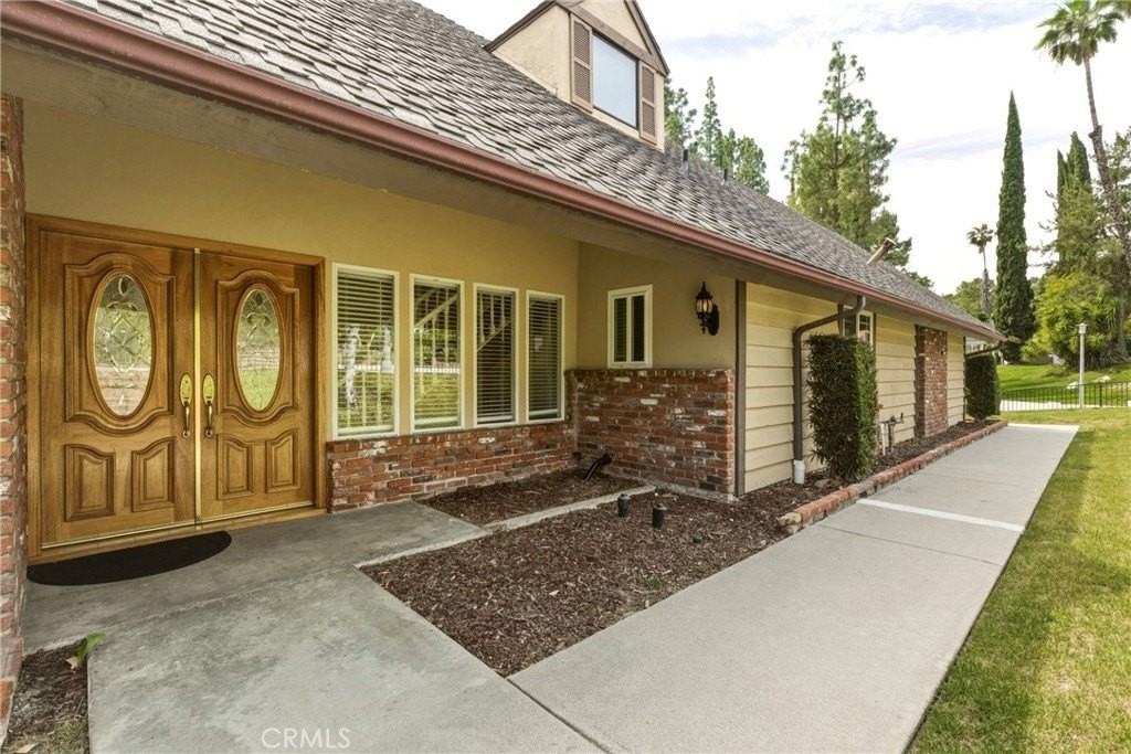 4310 Tamoshanter Ln - Photo 2 of 38