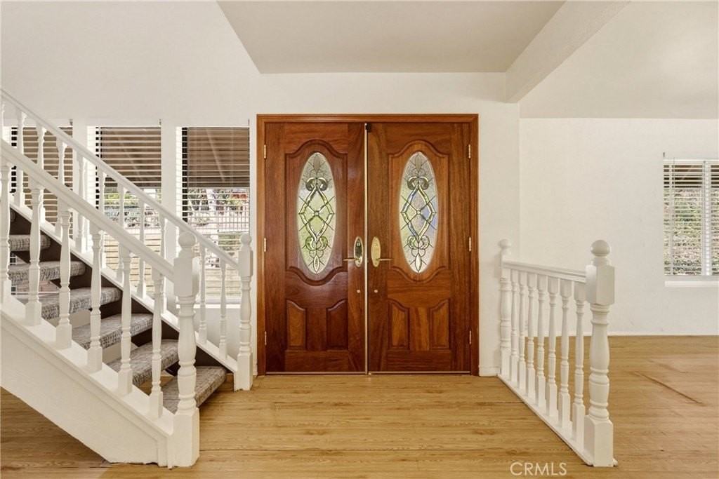 4310 Tamoshanter Ln - Photo 3 of 38