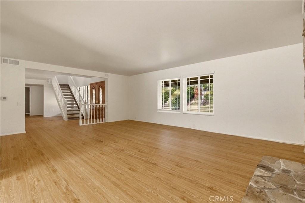 4310 Tamoshanter Ln - Photo 5 of 38