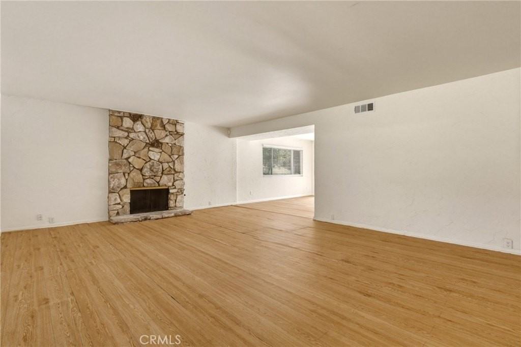 4310 Tamoshanter Ln - Photo 6 of 38