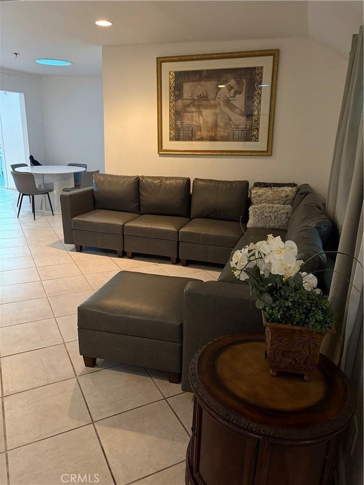 17443 Elkwood St - Photo 4 of 24