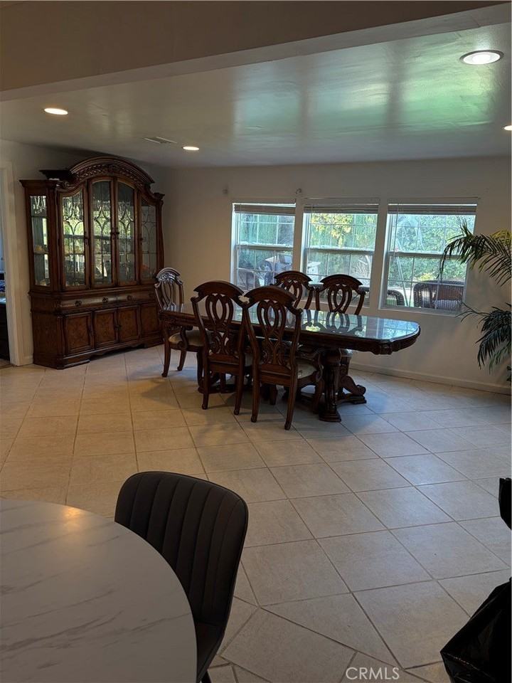 17443 Elkwood St - Photo 5 of 24