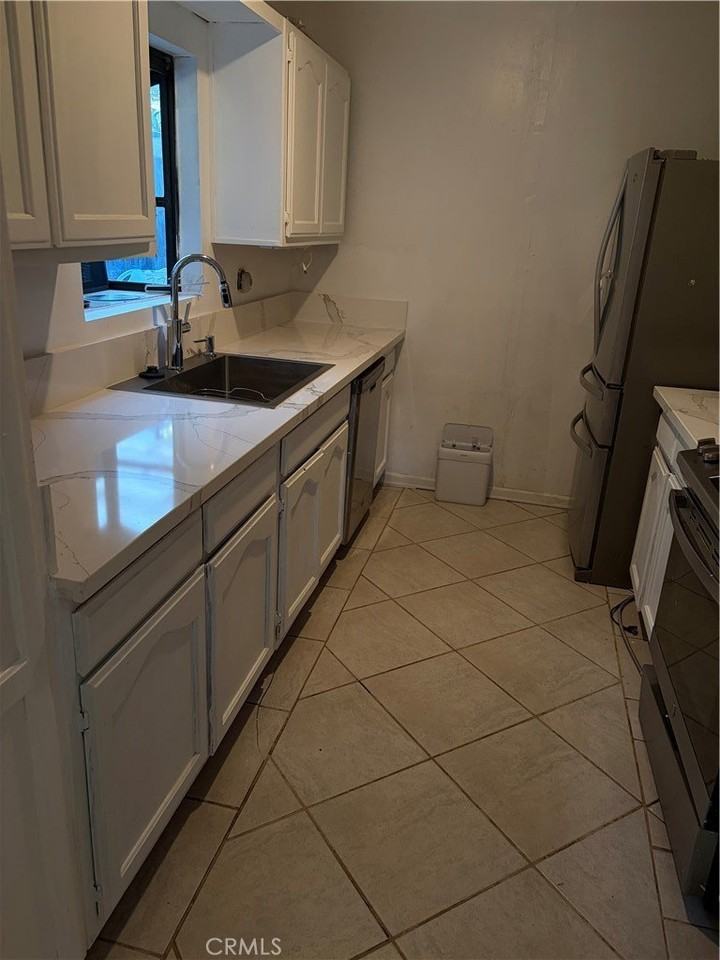 17443 Elkwood St - Photo 6 of 24