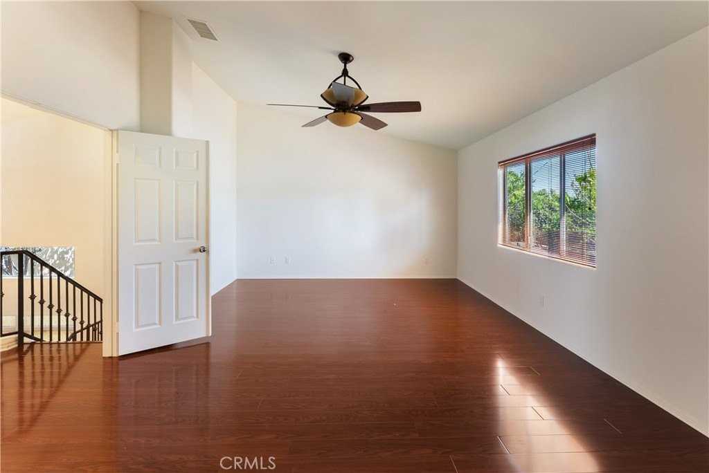 18720 Welby Way - Photo 7 of 16