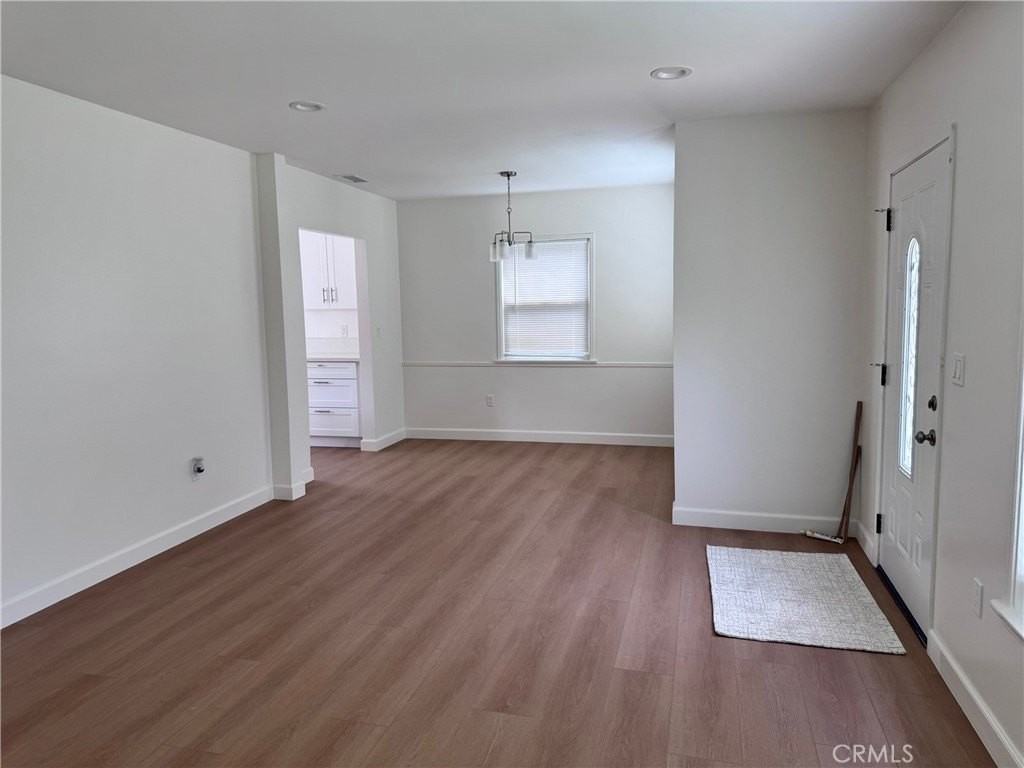 6838 Amestoy Ave - Photo 6 of 15