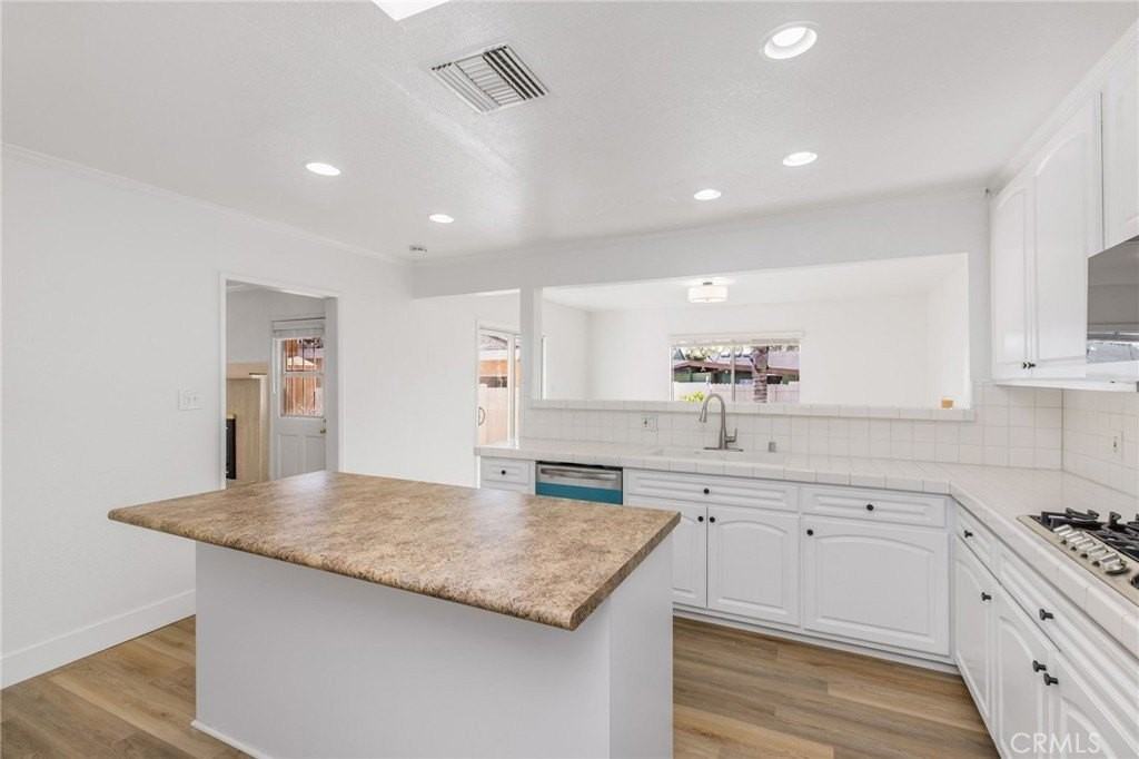 16642 Los Alimos St - Photo 6 of 30