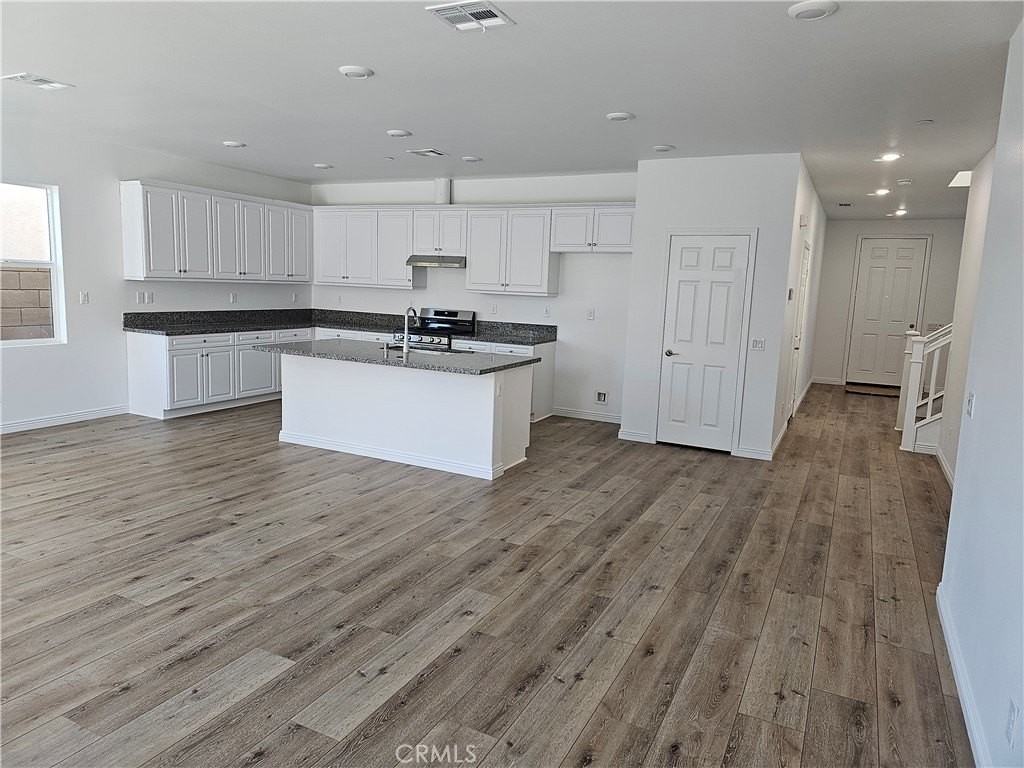 4725 S Scott Way - Photo 3 of 29