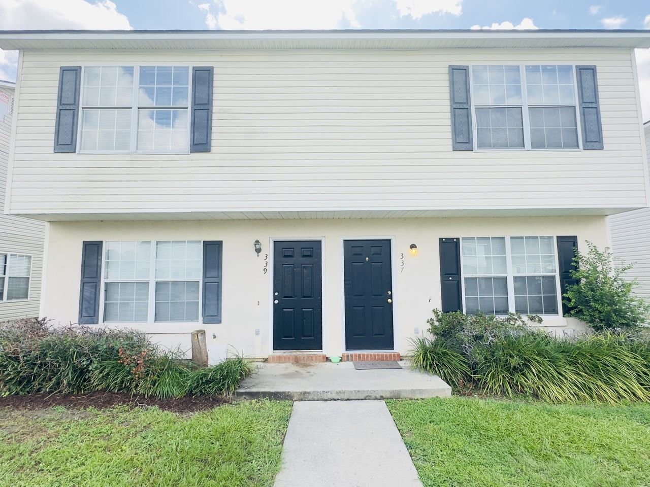 339 Brookfield Rd #1 - Photo 3 of 12