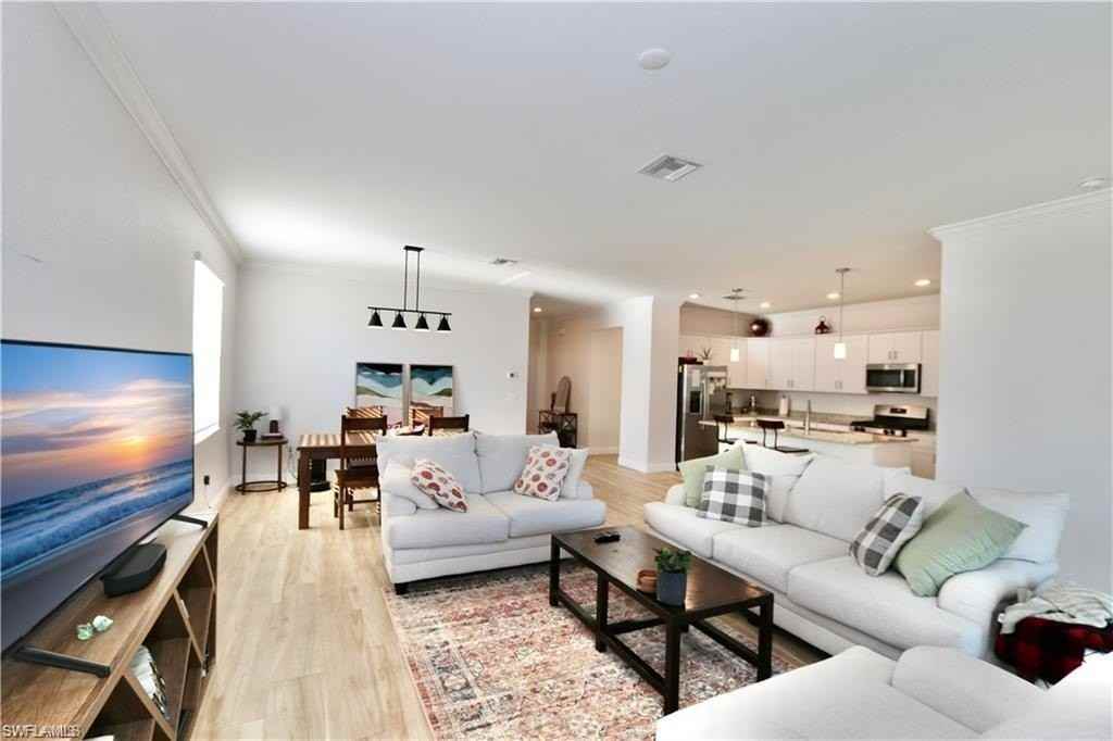 17876 Woodland Ct - Photo 4 of 37