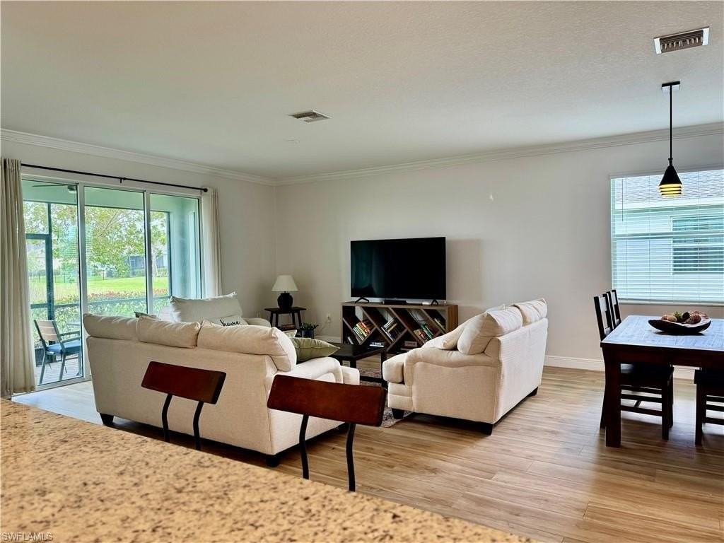 17876 Woodland Ct - Photo 5 of 37