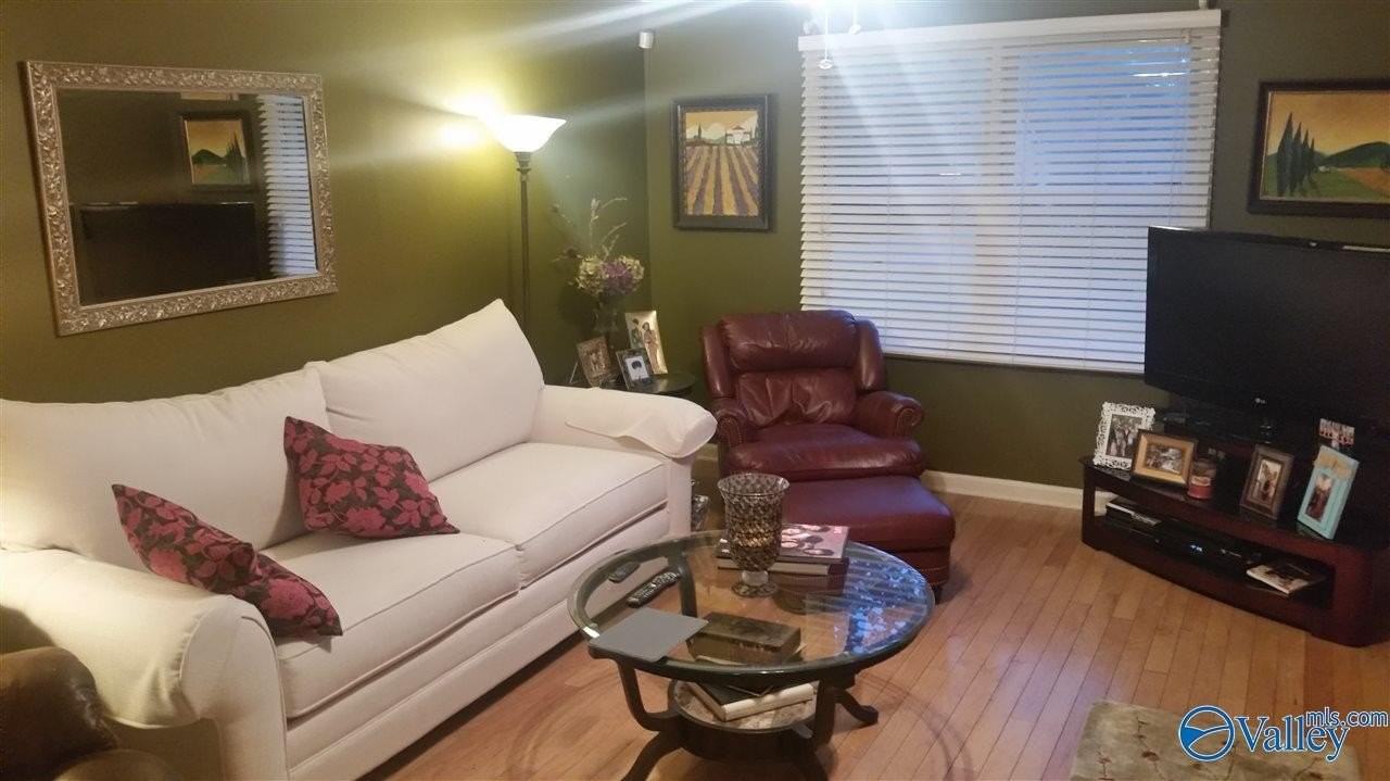 1716 Ward Ave Ne - Photo 2 of 8