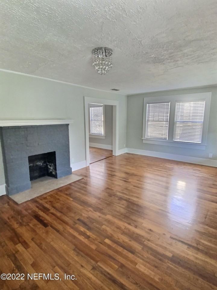 2304 Ernest St - Photo 5 of 30