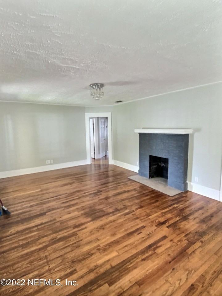 2304 Ernest St - Photo 6 of 30