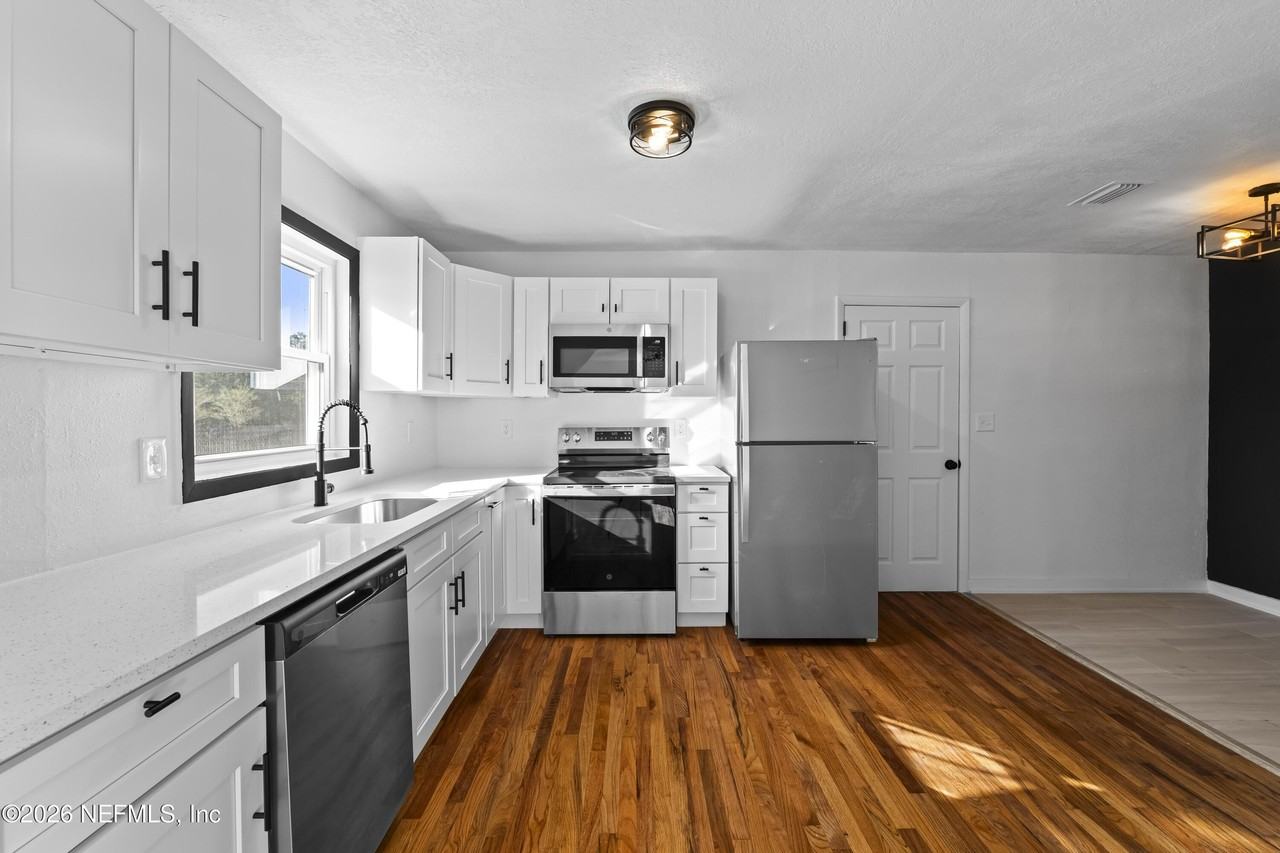 2389 Hilly Rd - Photo 2 of 23