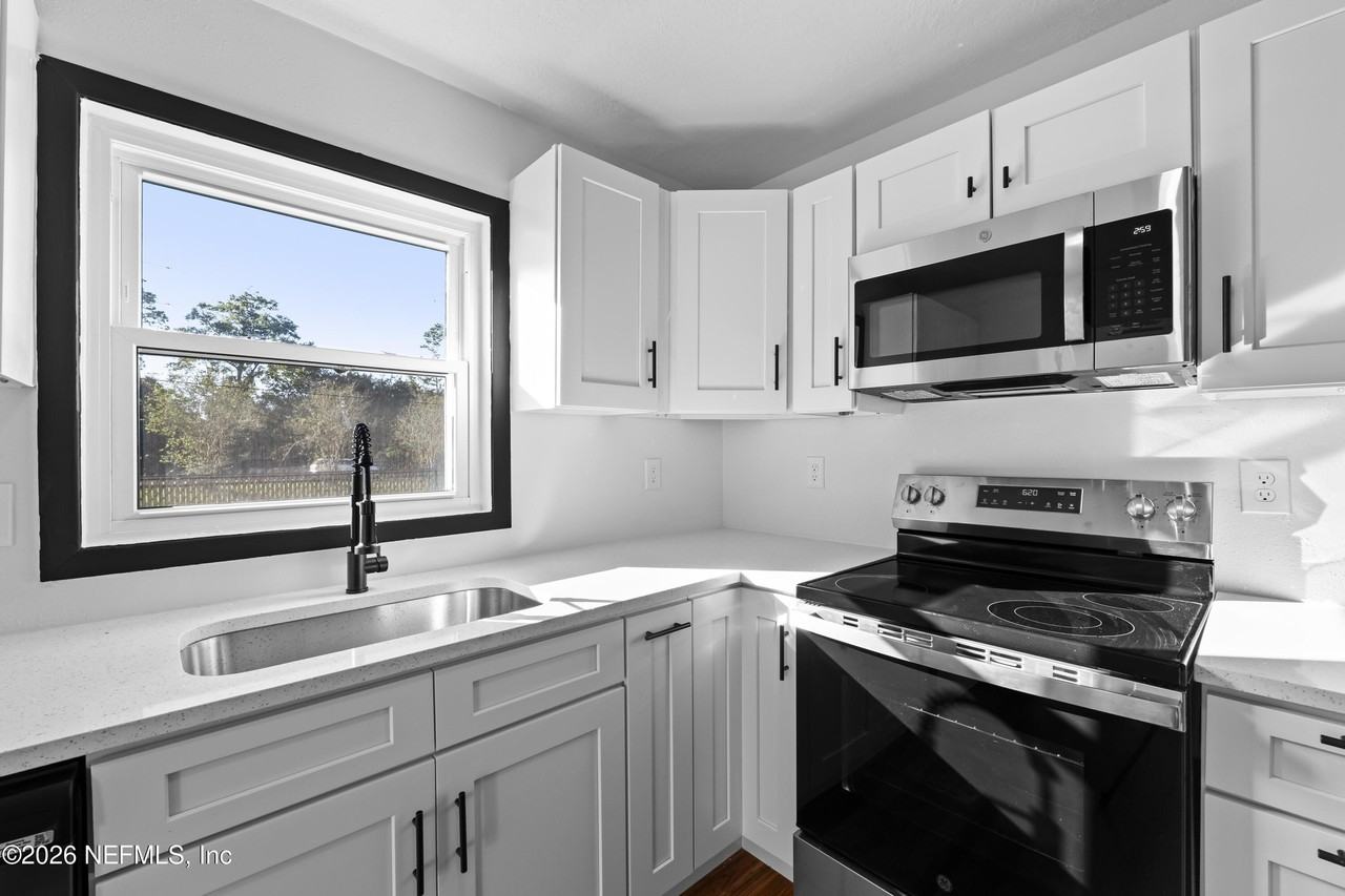 2389 Hilly Rd - Photo 4 of 23