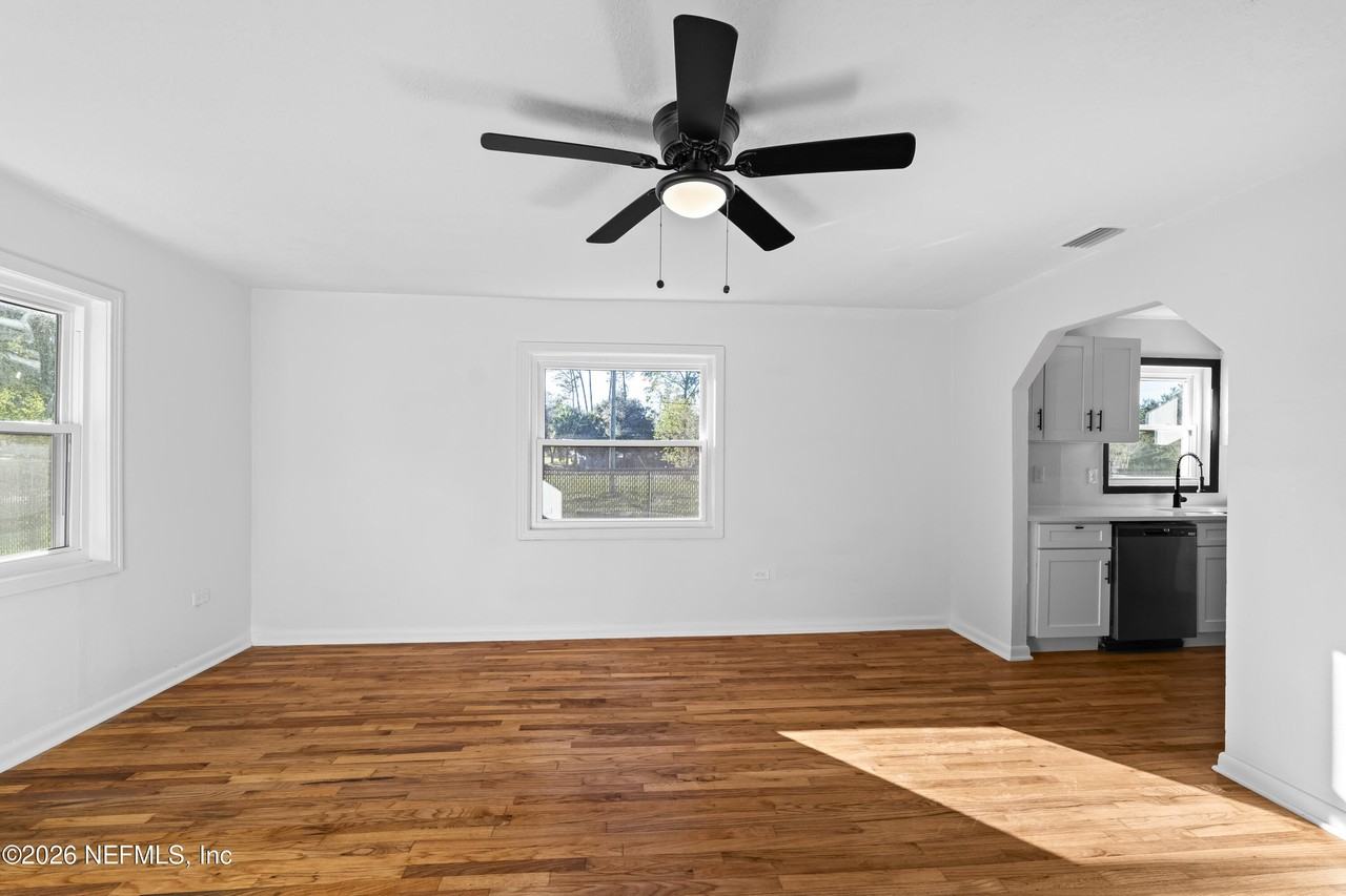 2389 Hilly Rd - Photo 7 of 23