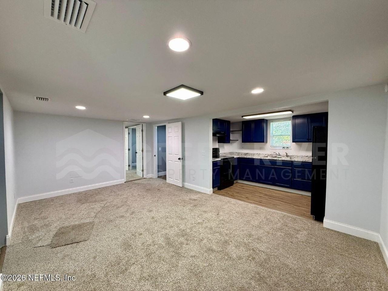 403 S Highland Ave - Photo 3 of 25