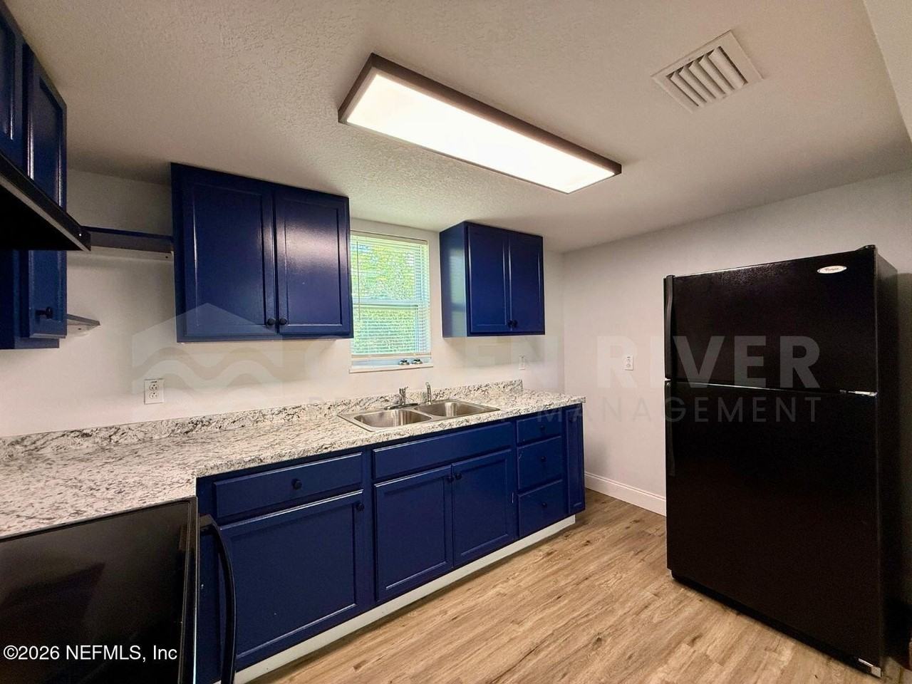 403 S Highland Ave - Photo 6 of 25