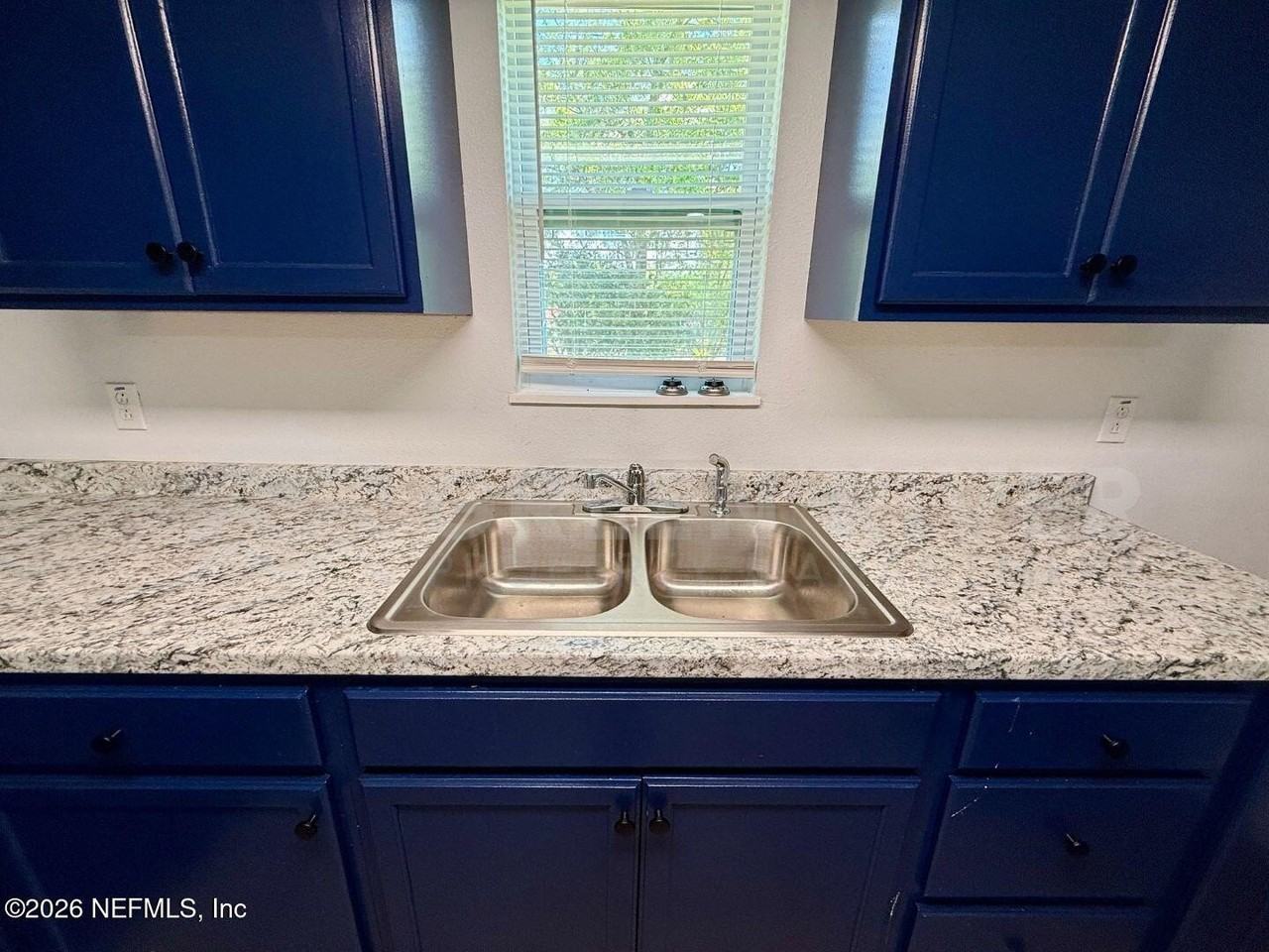 403 S Highland Ave - Photo 7 of 25