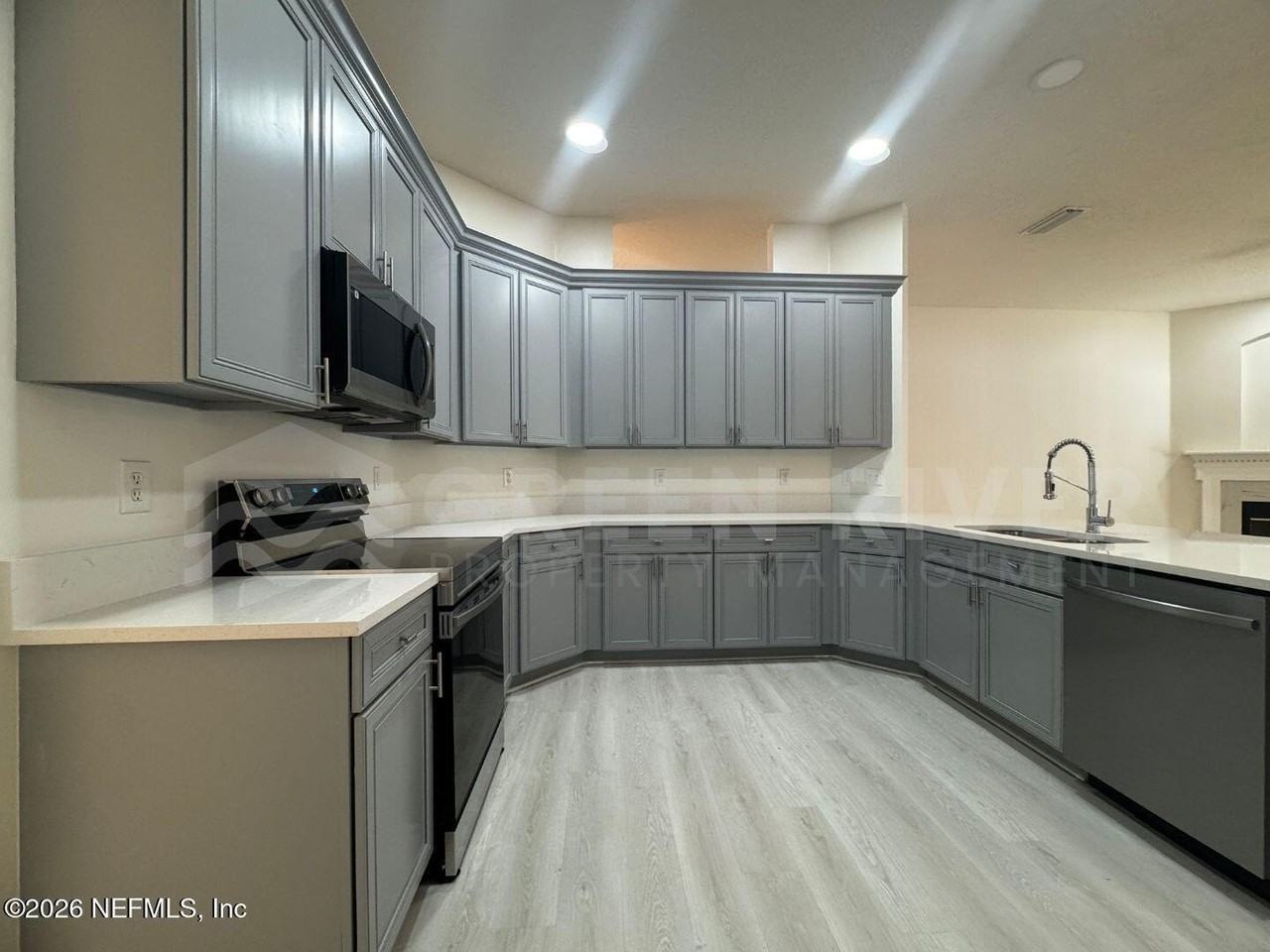 3176 Tower Oaks Dr - Photo 7 of 33