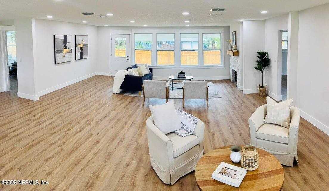 4308 Worth Dr E - Photo 5 of 23