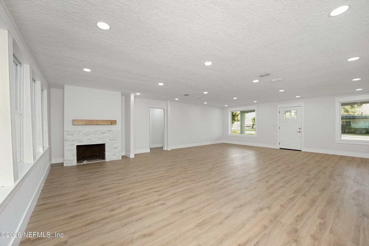 4308 Worth Dr E - Photo 6 of 23