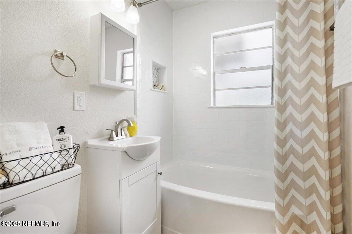 93 Lewis St - Photo 3 of 4