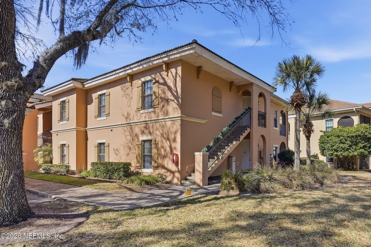 450 La Travesia Flora #204 - Photo 2 of 32