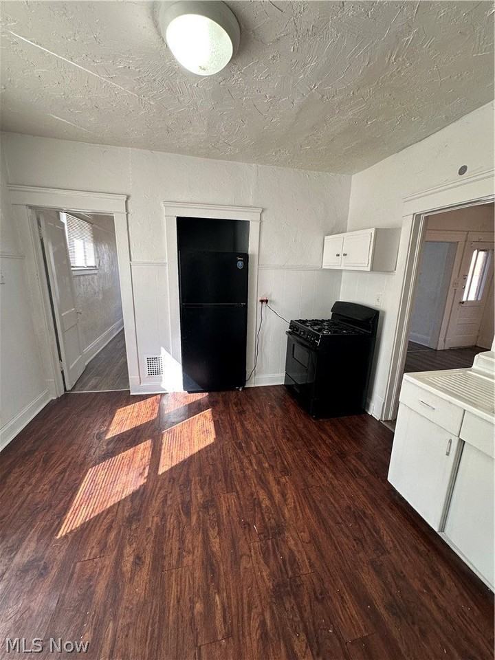 837 Wayside Rd Apt 2 - Photo 3 of 11