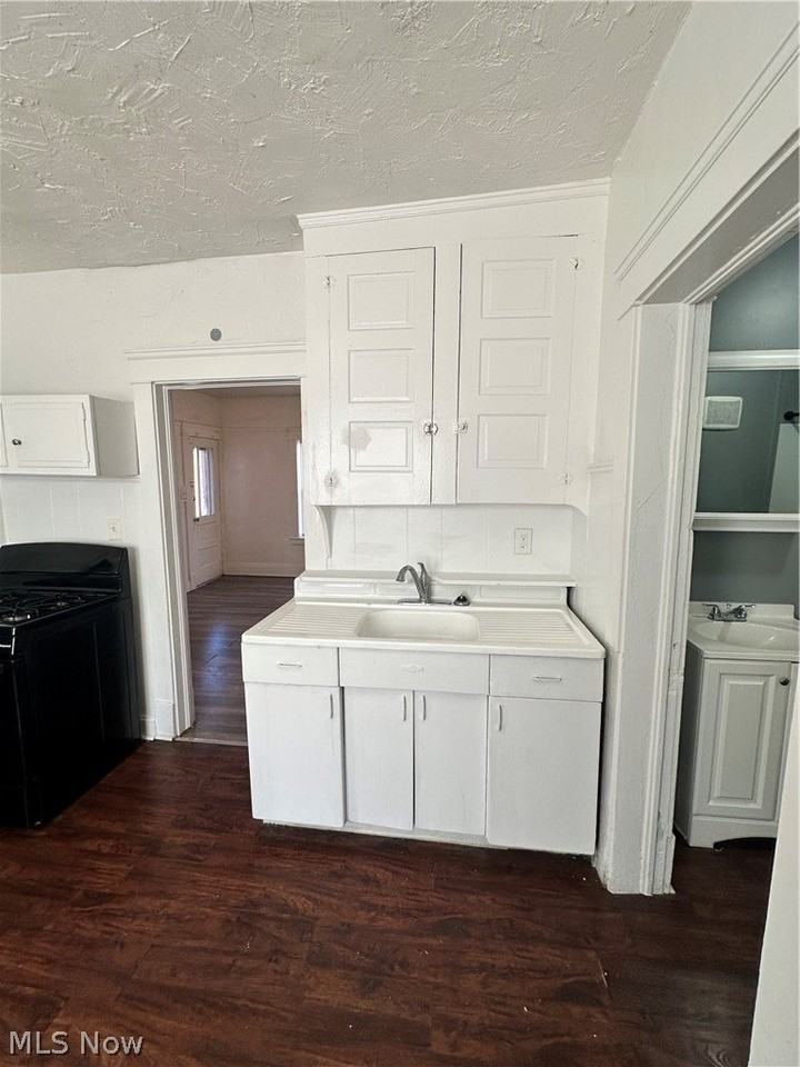 837 Wayside Rd Apt 2 - Photo 4 of 11