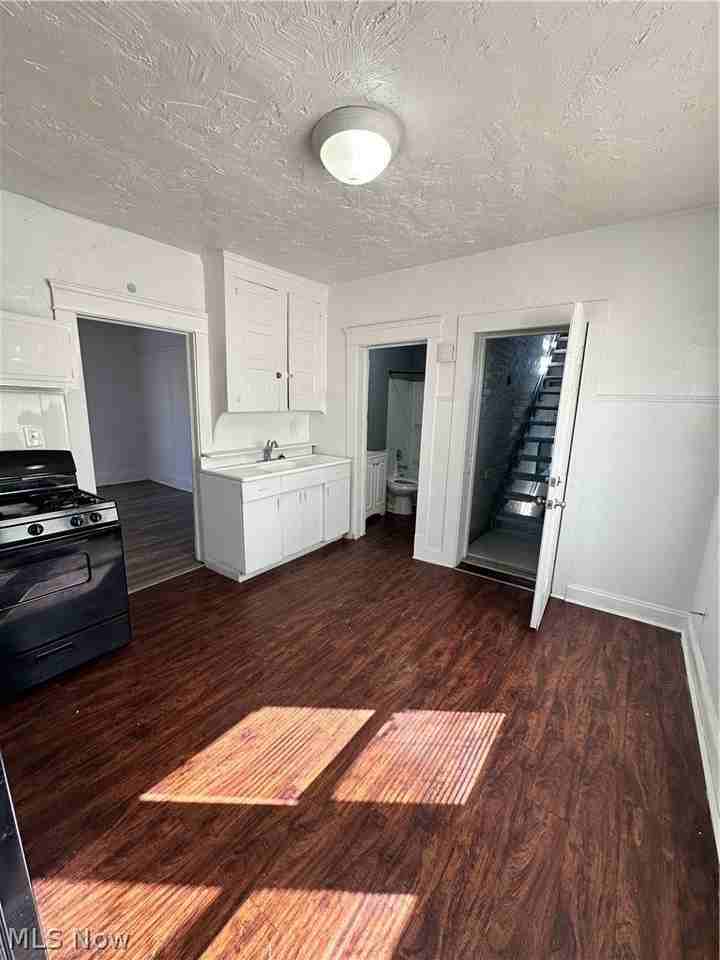 837 Wayside Rd Apt 2 - Photo 5 of 11