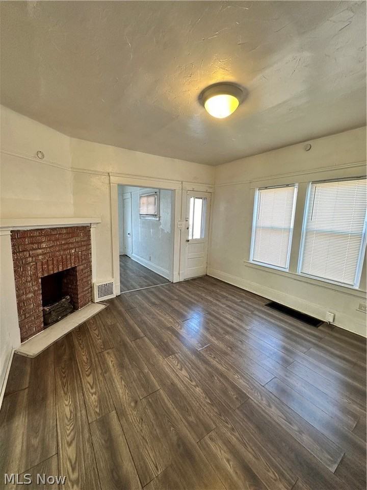 837 Wayside Rd Apt 2 - Photo 7 of 11