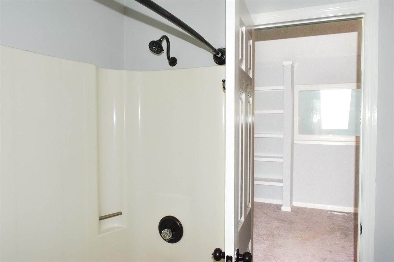 4497 L R I Ln - Photo 7 of 20