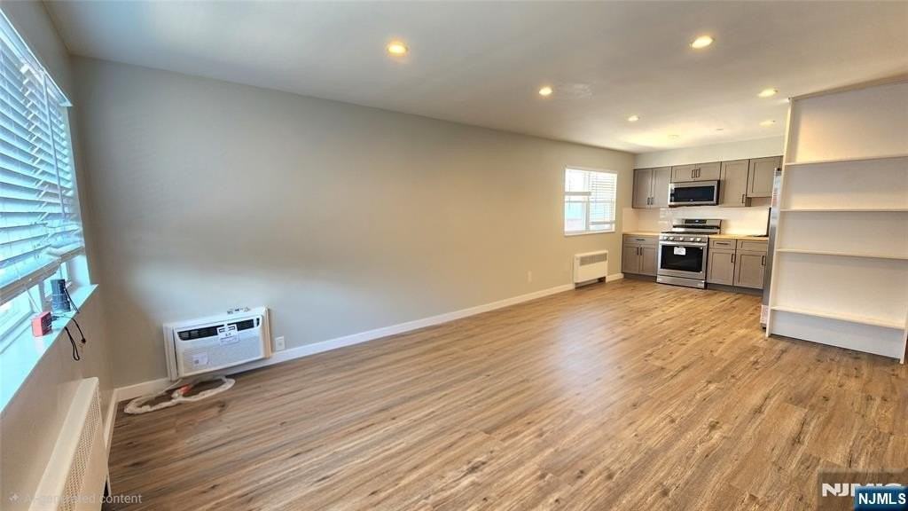 489 Main St Apt 3b - Photo 2 of 8