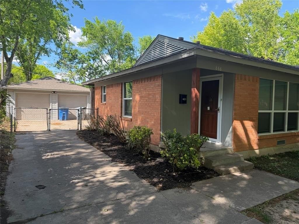 888 Berkinshire Dr - Photo 2 of 16