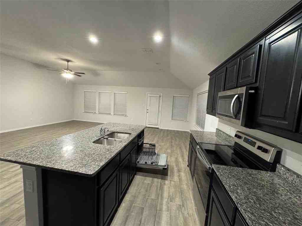 5824 Utopia Dr - Photo 7 of 32