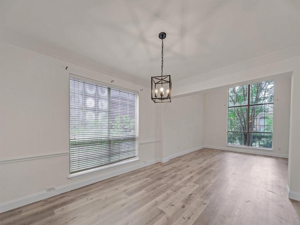 3904 Evesham Dr - Photo 4 of 27